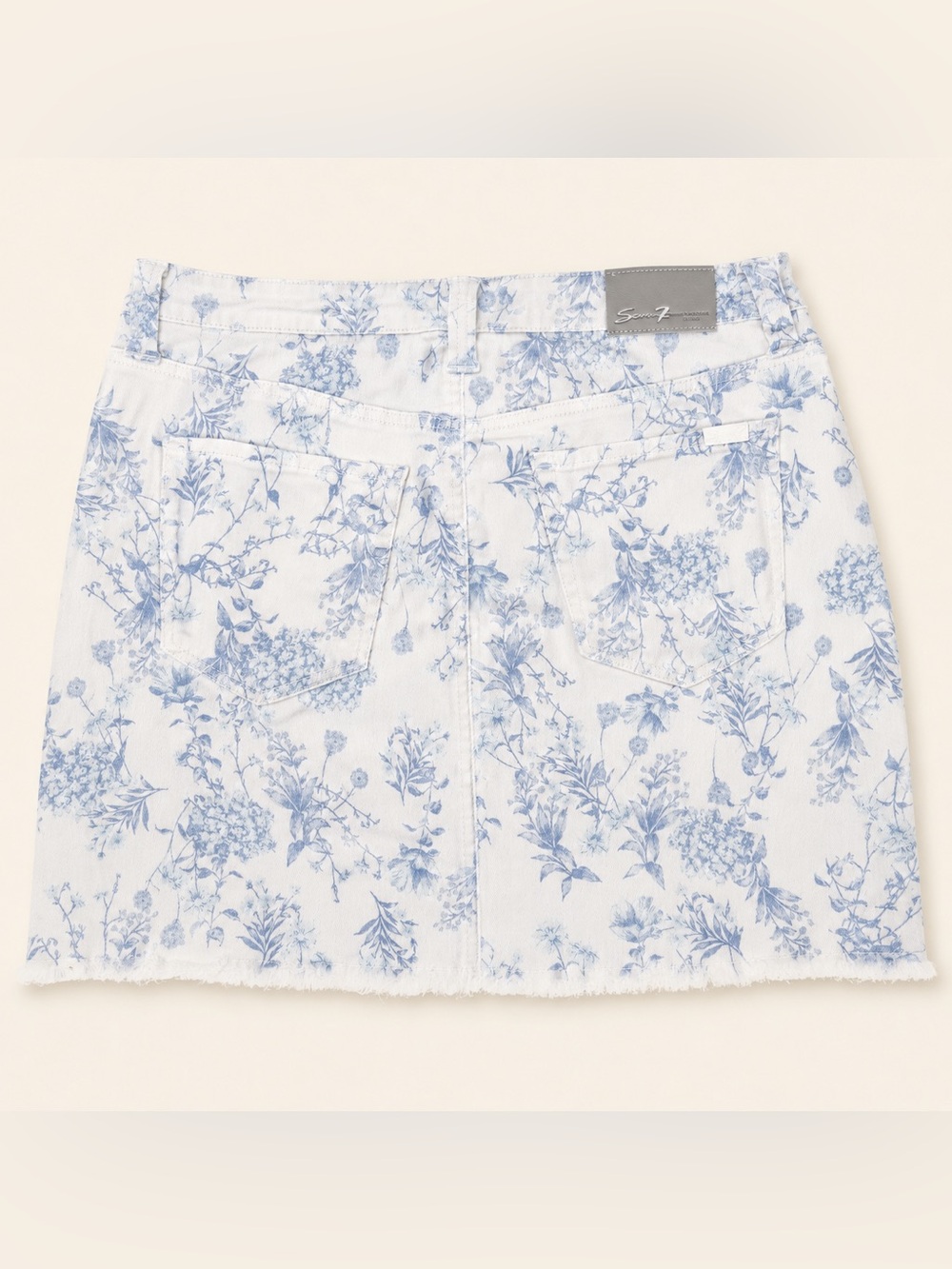 Seven7 Women’s White Mini Skirt With Blue Floral Print, Size 8 - Picture 2 of 5